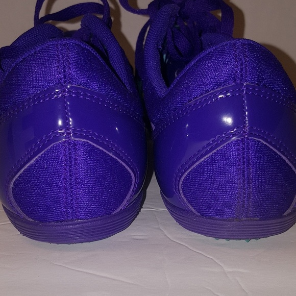 Nike Woman's Cleats - Picture 5 of 8